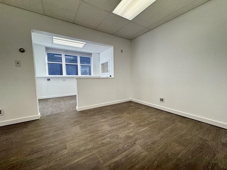 More Photos Of 390 Moffitt Blvd, Islip Warehouse For Sale