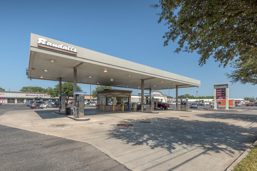 More Photos Of 5240-5392 W 34th St, Houston General Retail For Lease
