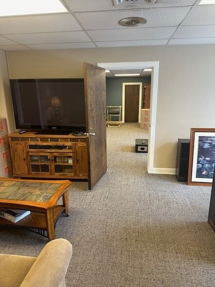 More Photos Of 815 Quarrier St, Charleston Office For Lease