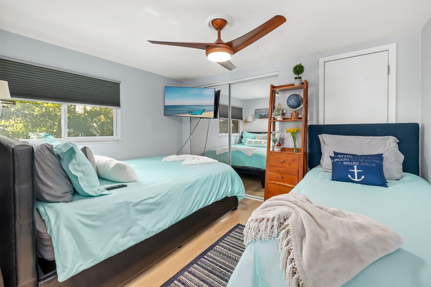 More Photos Of 9022 Midnight Pass Rd, Sarasota Apartments For Sale