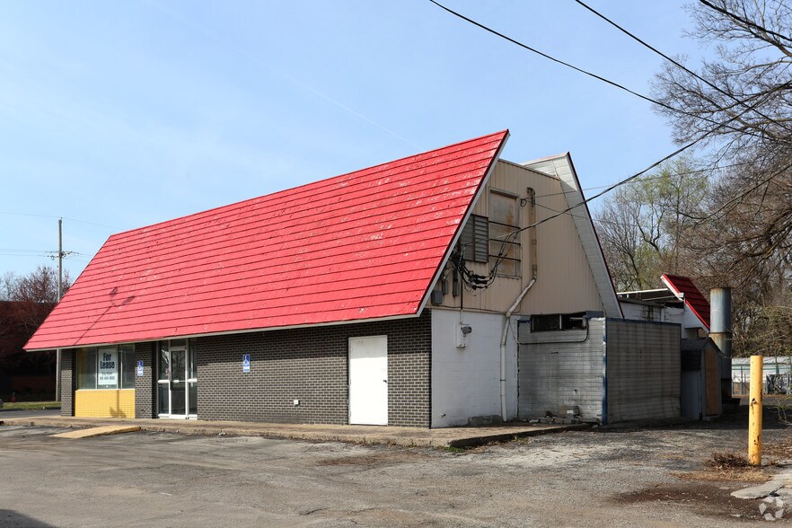 More Photos Of 434 W 85th St, Kansas City Freestanding For Lease