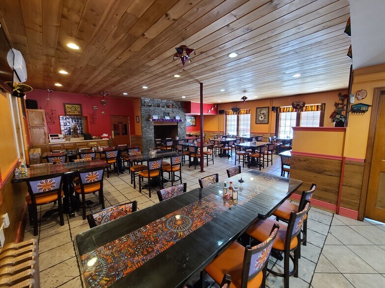 More Photos Of 5005 Kutztown Rd, Temple Storefront Retail Residential For Sale