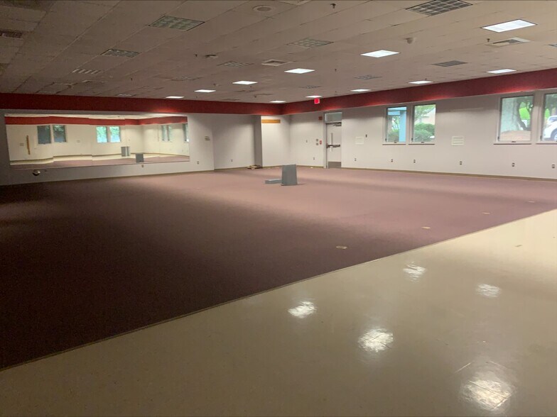 More Photos Of 1020 Grove Rd, Greenville Medical For Lease