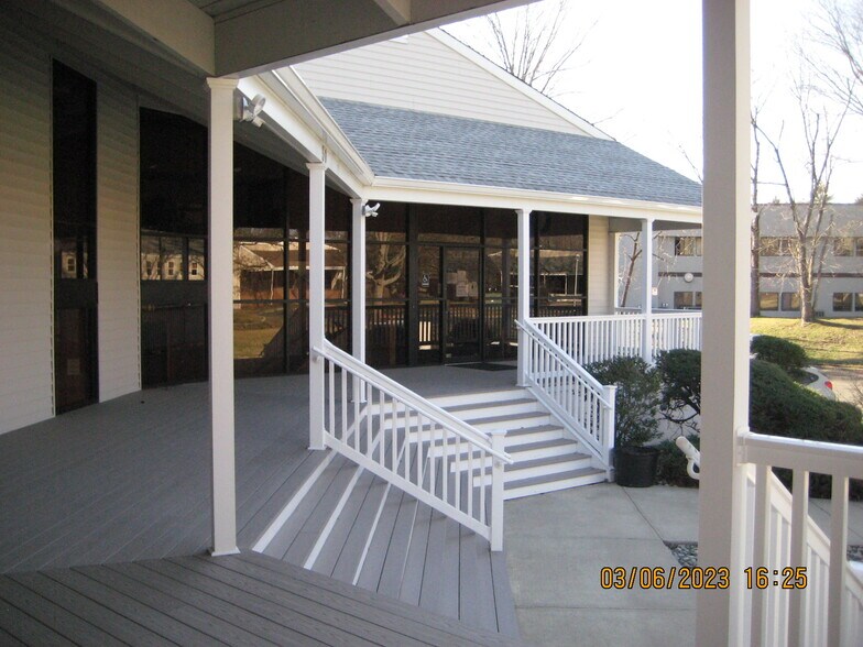 More Photos Of 59 Avenue at the Commons, Shrewsbury Medical For Lease