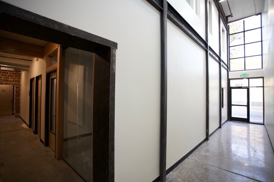 More Photos Of 222-238 NE Roberts Ave, Gresham Storefront Retail Office For Lease