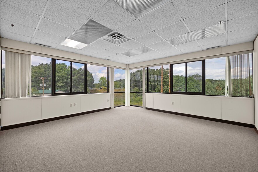 More Photos Of 1 Olde North Rd, Chelmsford Office For Lease
