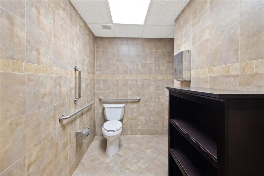 More Photos Of 24 Wyckoff Ave, Waldwick Medical For Sale