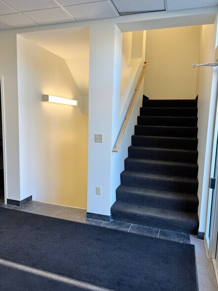 More Photos Of 9615 Keilman St, Saint John Medical For Lease