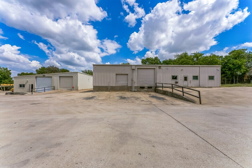 More Photos Of 1329 E Wheatland Rd, Lancaster Warehouse For Sale
