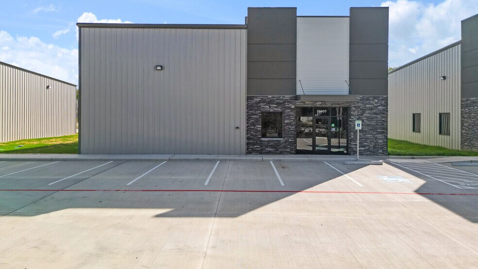 Primary Photo Of 15607 Jarvis Rd, Cypress Distribution For Sale