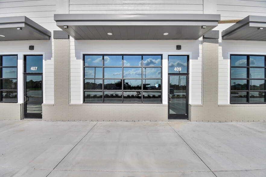 More Photos Of 30625 Kingsland Blvd, Brookshire Storefront For Sale