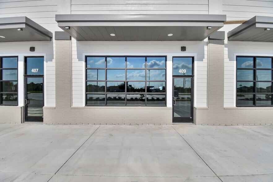 More Photos Of 30625 Kingsland Blvd, Brookshire Storefront For Lease