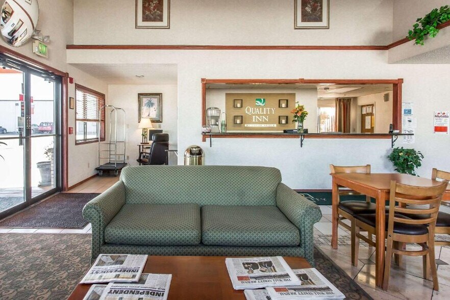 More Photos Of 180 Gunnison River Dr, Delta Hotel For Sale