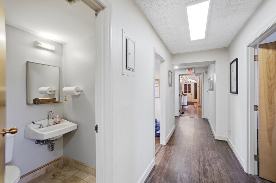 More Photos Of 2406 Auburn Ave, Cincinnati Office Residential For Sale