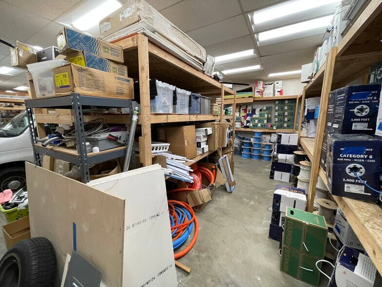 More Photos Of 13222-13228 SE 30th St, Bellevue Showroom For Lease