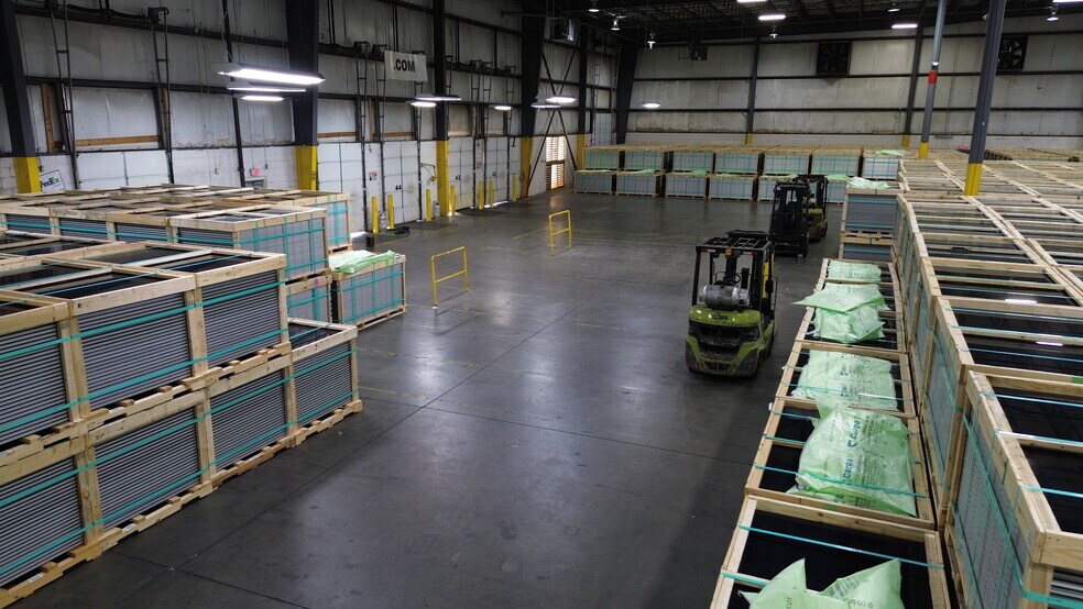 More Photos Of 2415 N Highway 81, Anderson Manufacturing For Lease