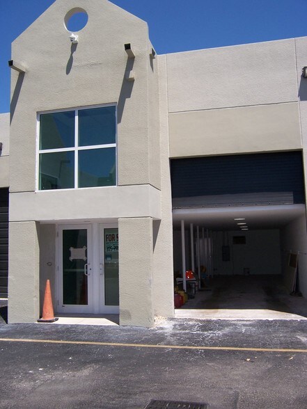 More Photos Of 7055-7057 SW 47th St, Miami Warehouse For Lease
