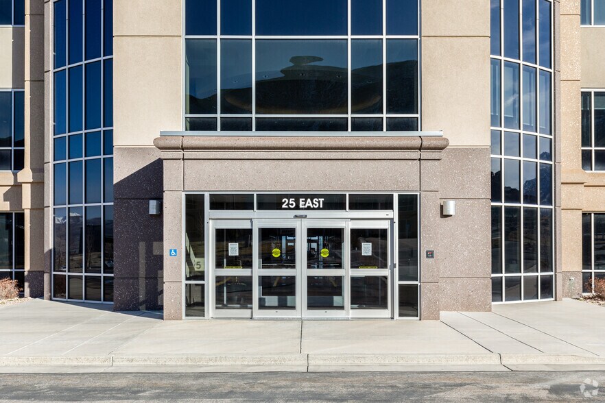 More Photos Of 25 E Scenic Pointe Dr, Draper Office For Lease