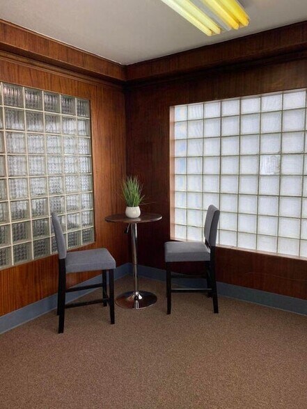 More Photos Of 327 S Fir St, Medford Warehouse For Sale