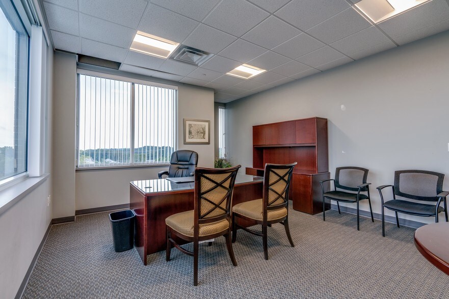 More Photos Of 8000 Brooktree Rd, Wexford Medical For Lease