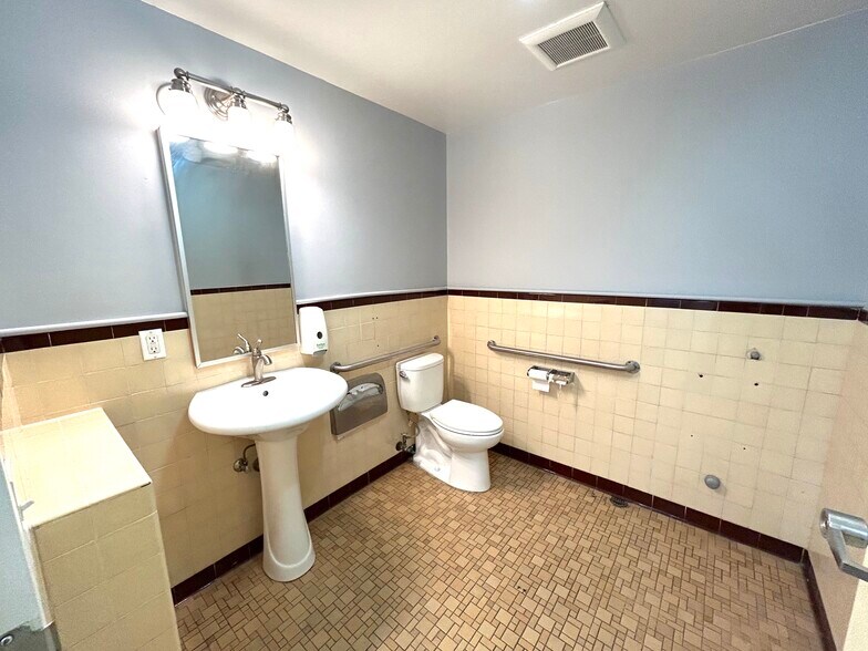 More Photos Of 2510 Santa Clara Ave, Alameda Freestanding For Sale