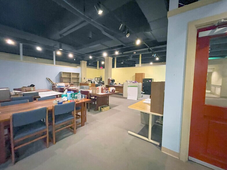 More Photos Of 250 E Market St, York Specialty For Sale
