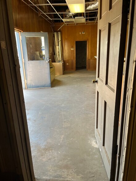 More Photos Of 4200 Maysville Rd, Commerce Light Distribution For Lease
