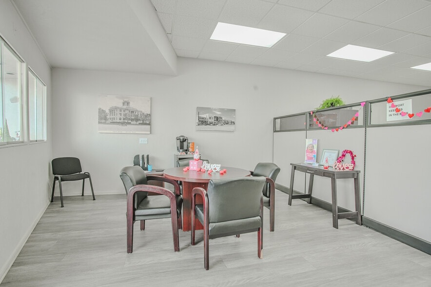 More Photos Of 1824 26th St, Snyder Office For Sale