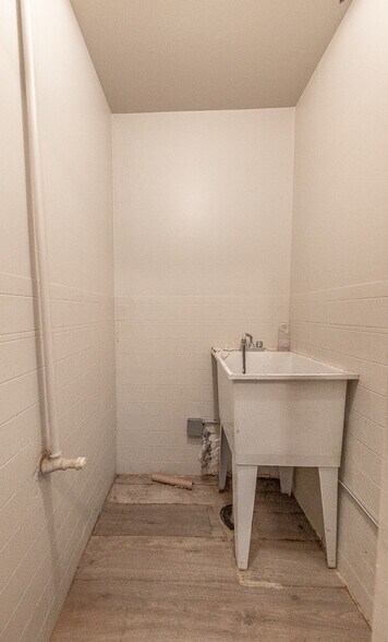 More Photos Of 2621 34th St, Lubbock Freestanding For Sale