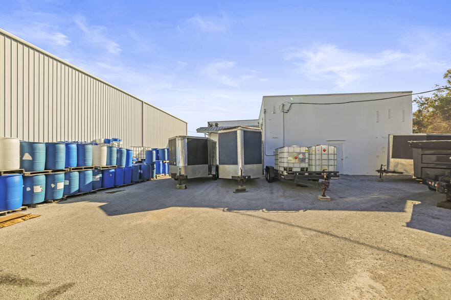 More Photos Of 1555 Sunshine Dr, Clearwater Warehouse For Sale