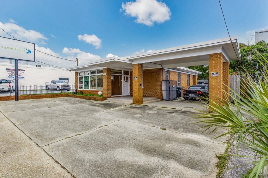 More Photos Of 2220 N Palafox St, Pensacola Medical For Sale