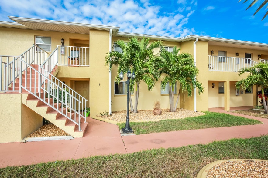 More Photos Of 706 SE 13th Ct, Cape Coral Apartments For Sale