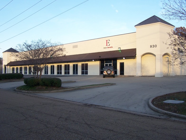 Primary Photo Of 830 Wilson Dr, Ridgeland Showroom For Lease