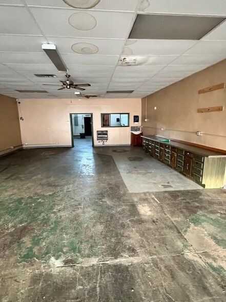 More Photos Of 317 S Main St, Lindsay General Retail For Sale