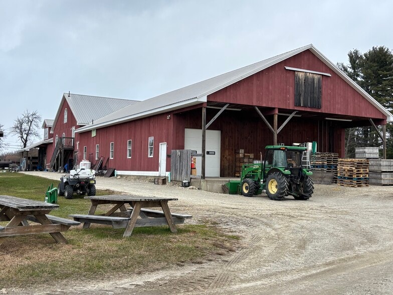 More Photos Of 138 Main Rd, Westhampton Restaurant For Lease