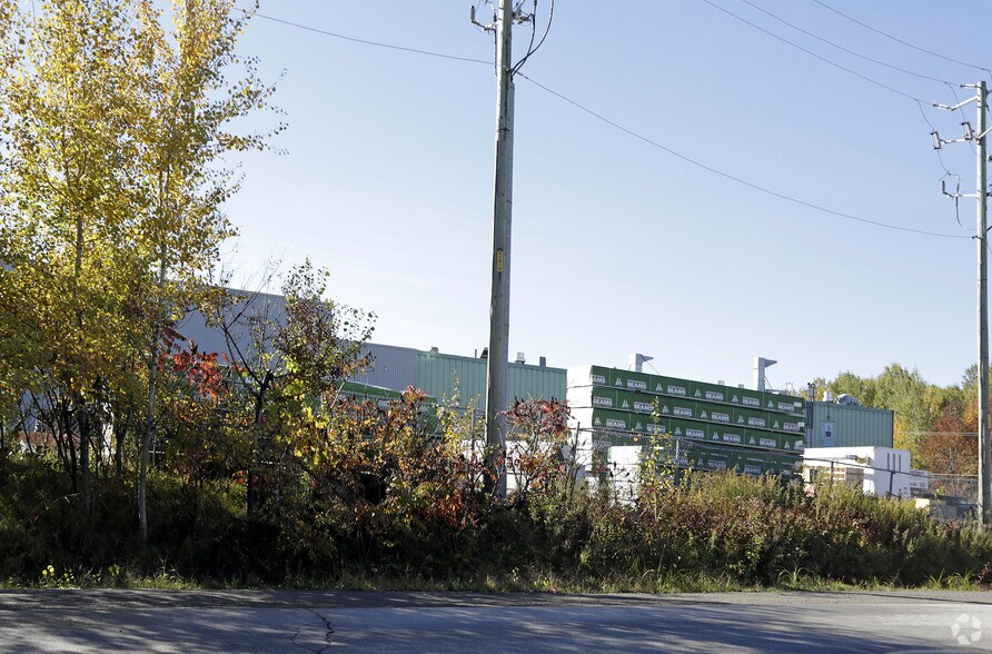 More Photos Of 1001 Boul Roland-Godard, Saint-Jérôme Warehouse For Lease