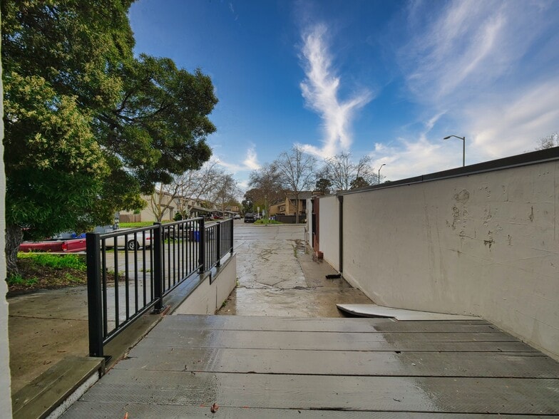 More Photos Of 9614-9616 MacArthur Blvd, Oakland Religious Facility For Lease