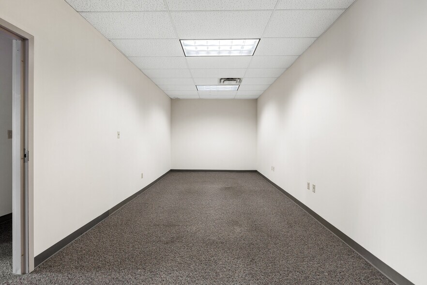 More Photos Of 724 N Illinois St, Indianapolis Office For Lease