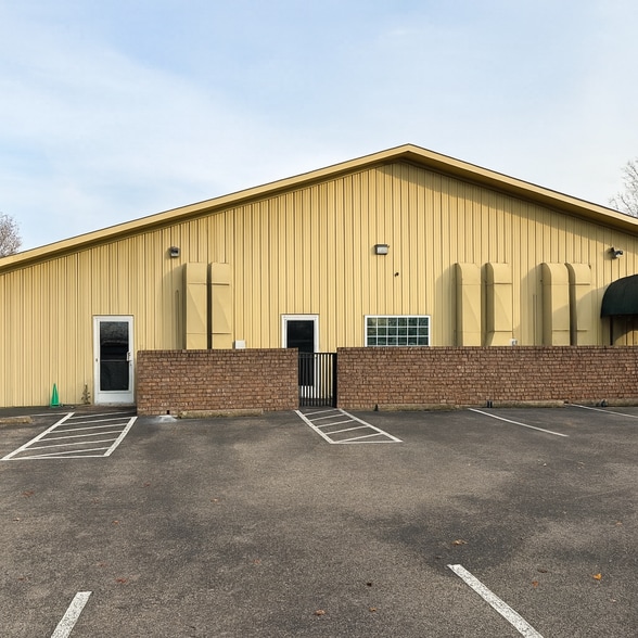 More Photos Of 202 Arnette St, Murfreesboro Office For Lease