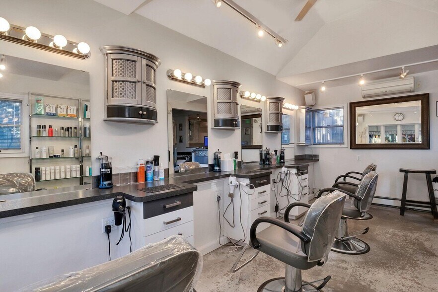 More Photos Of 139 A Bradford St, Provincetown Storefront Retail Residential For Sale