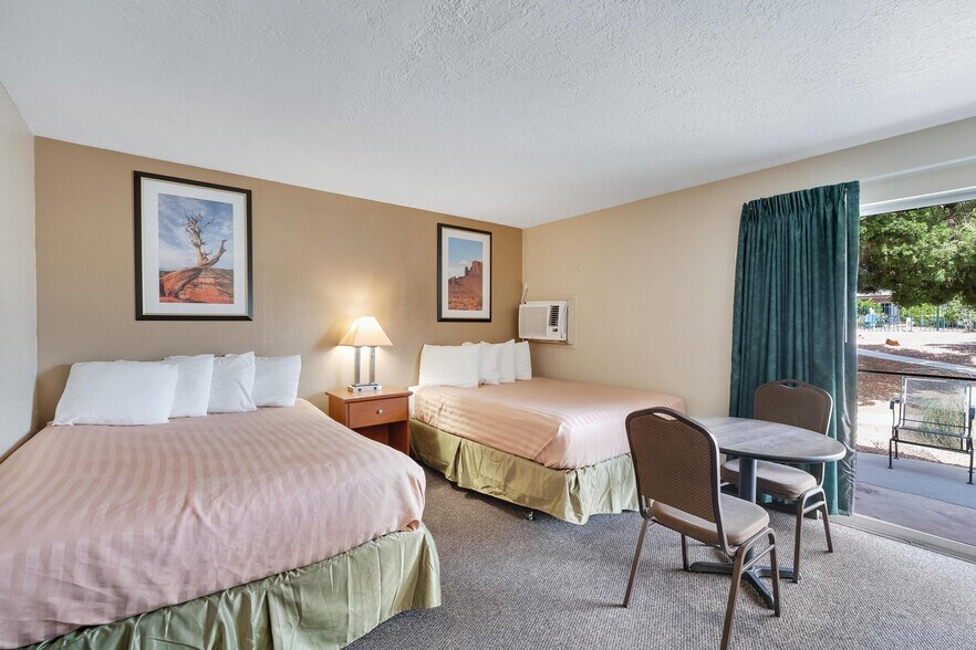 More Photos Of 150 N Lake Powell Blvd, Page Hotel For Sale