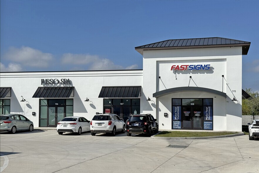 More Photos Of 315 S Courtenay Pky, Merritt Island Storefront Retail Office For Lease