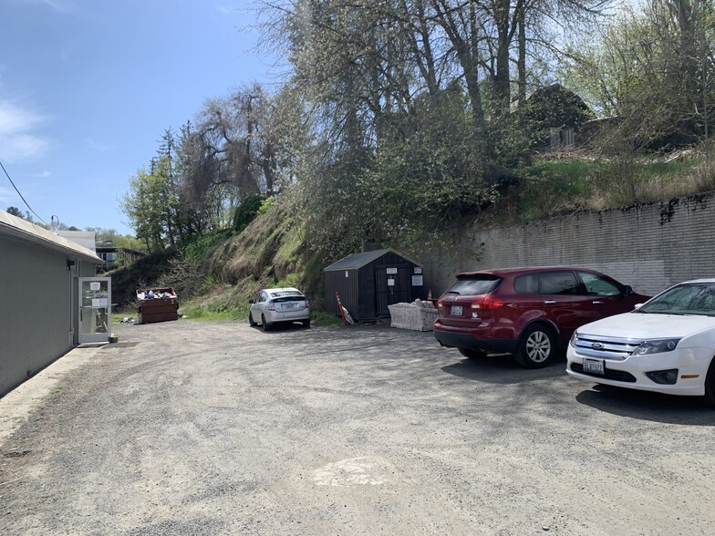 More Photos Of 1001-1006 NW Nye St, Pullman General Retail For Sale