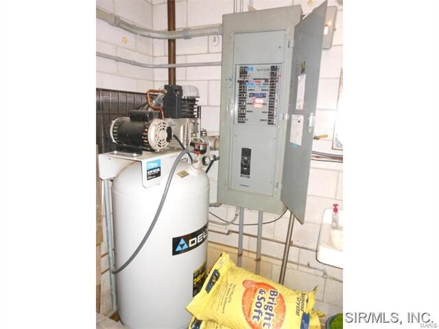 More Photos Of 844 S Morrison Ave, Collinsville Carwash For Sale