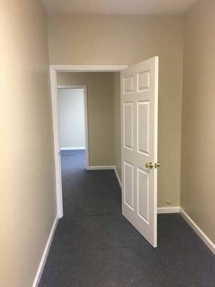 More Photos Of 110 Railroad Ave, Suisun City Flex For Lease