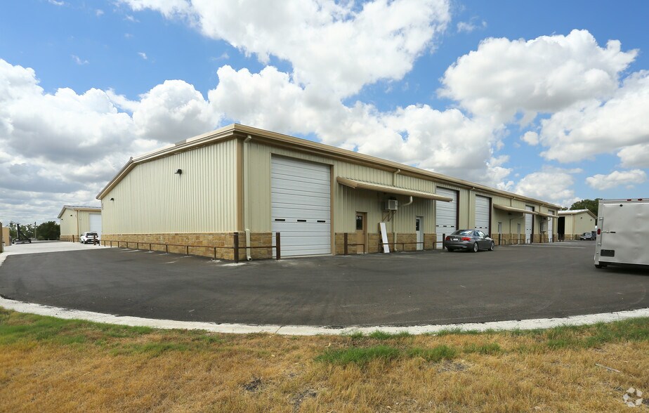 More Photos Of 4200 Burch Dr, Del Valle Unknown For Lease