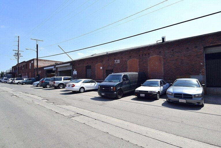 More Photos Of 710-734 E 62nd St, Los Angeles Warehouse For Lease