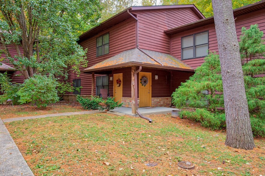 More Photos Of 1533 Arbors Ln, Bloomington Apartments For Sale