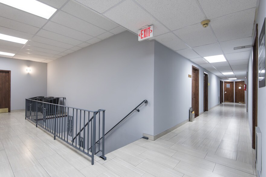 More Photos Of 211 W Chicago Ave, Hinsdale Office For Sale