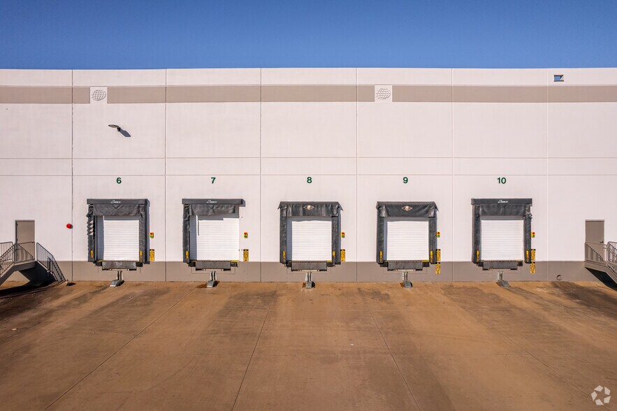 More Photos Of 5181 Samuell Blvd, Mesquite Distribution For Lease